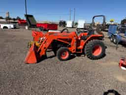 Kubota L3400HST 4WD with Kubota LA463 Loader
