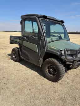 John Deere XUV835R Premium Cab